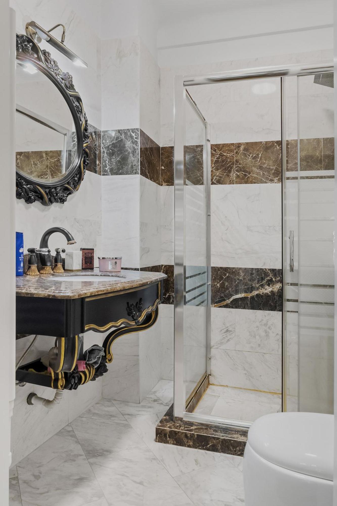 Sweet Luxury Three Rooms Apartment City Center Universitate Bukarest Kültér fotó