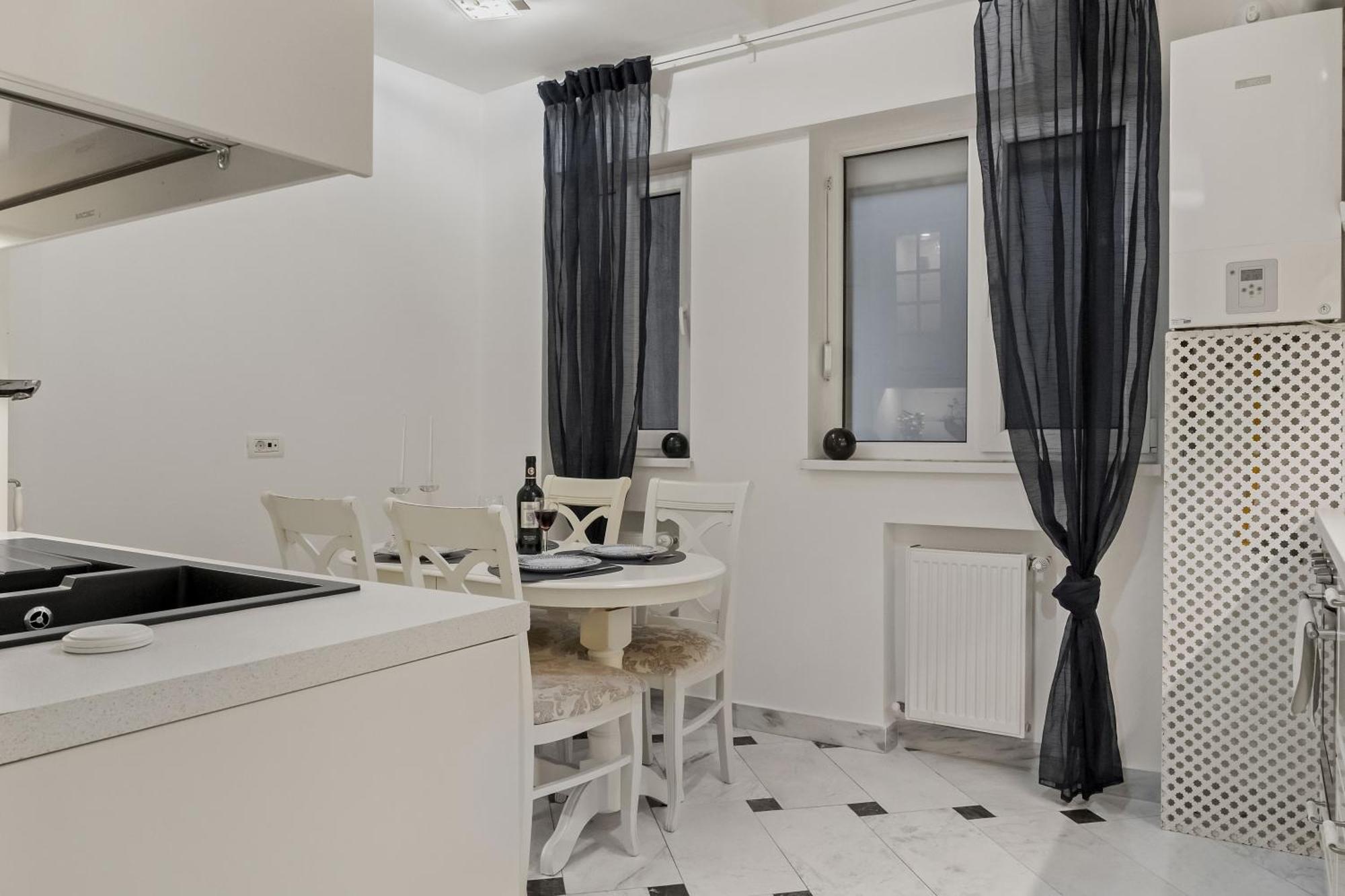 Sweet Luxury Three Rooms Apartment City Center Universitate Bukarest Kültér fotó