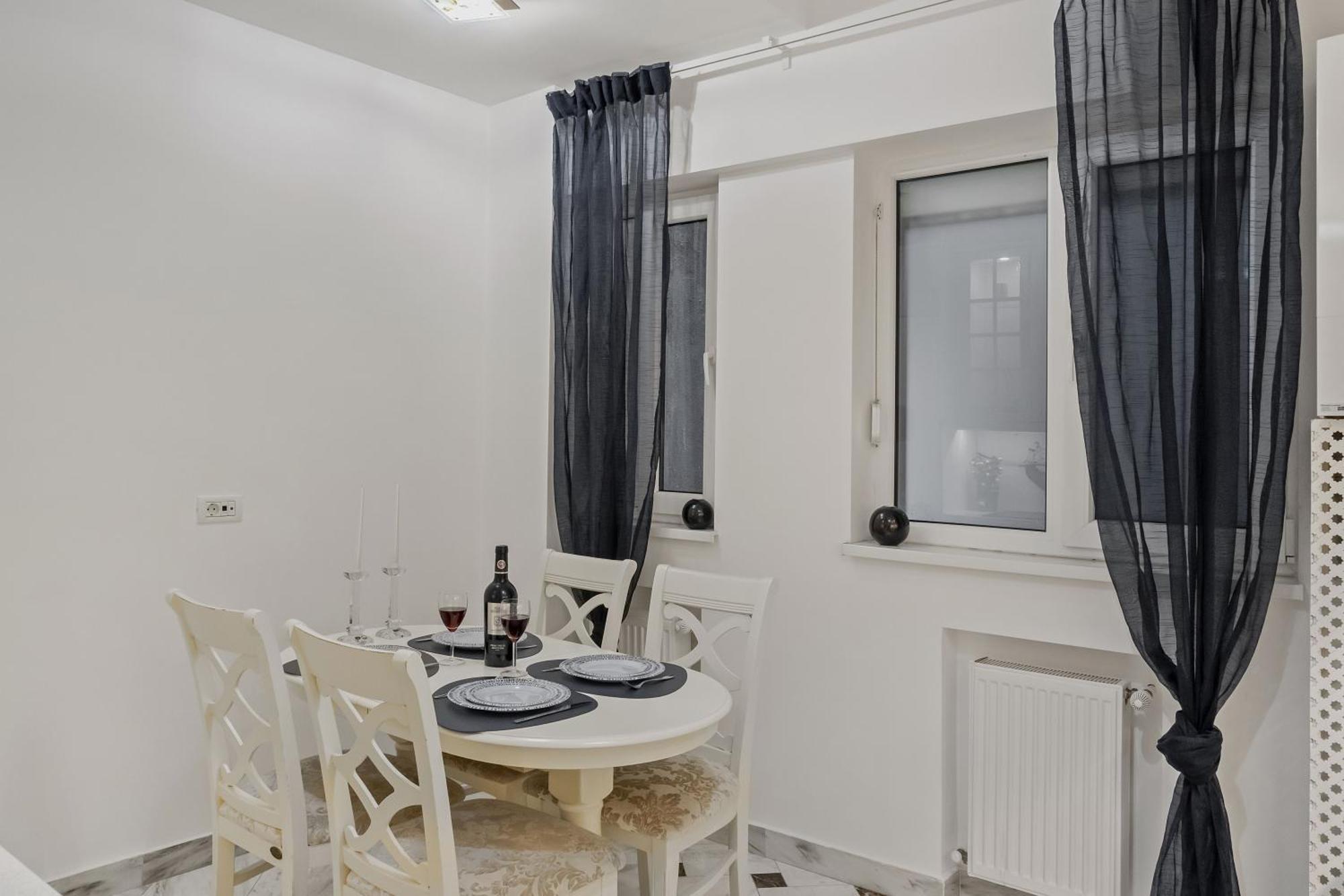 Sweet Luxury Three Rooms Apartment City Center Universitate Bukarest Kültér fotó