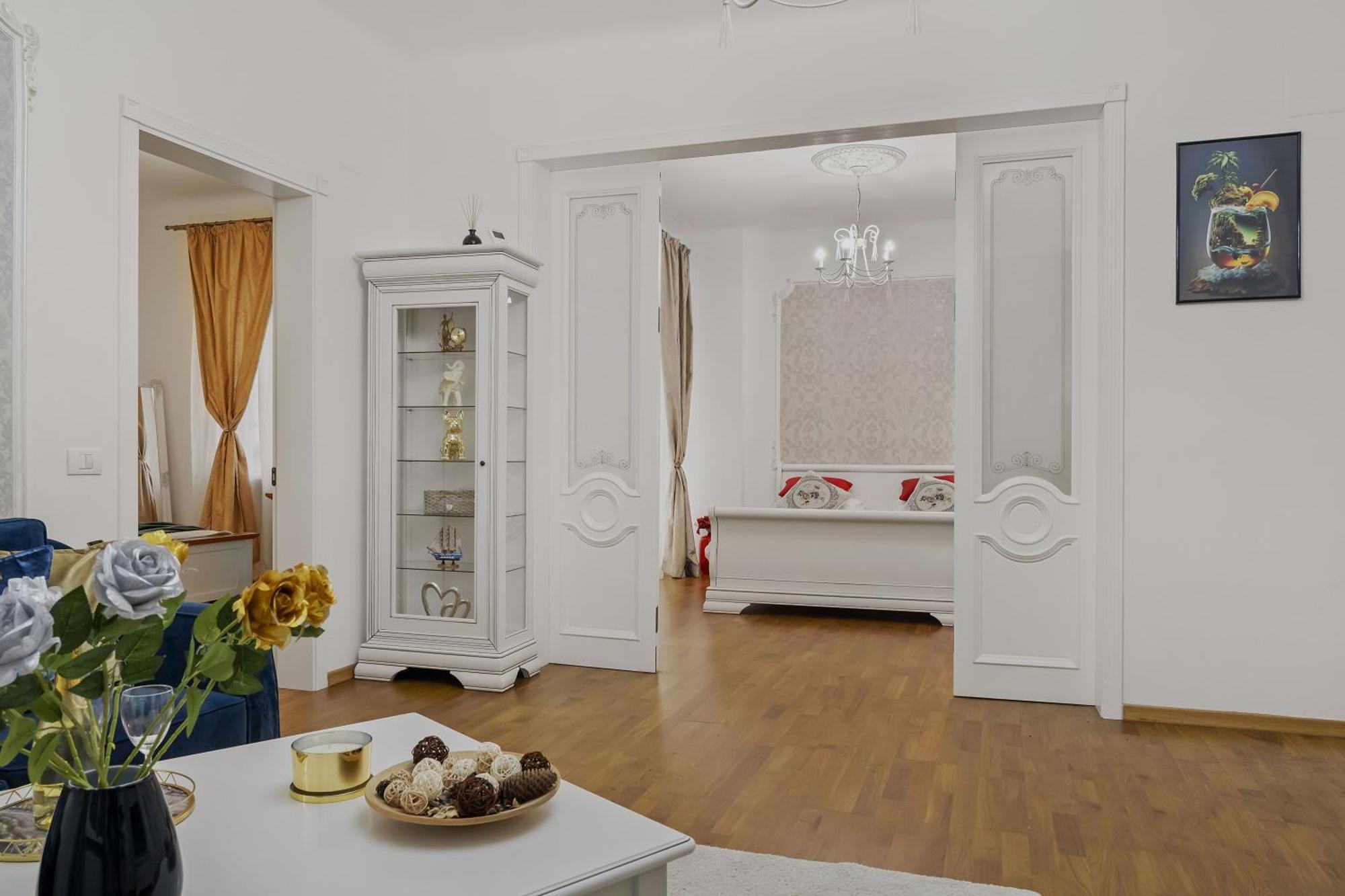 Sweet Luxury Three Rooms Apartment City Center Universitate Bukarest Kültér fotó