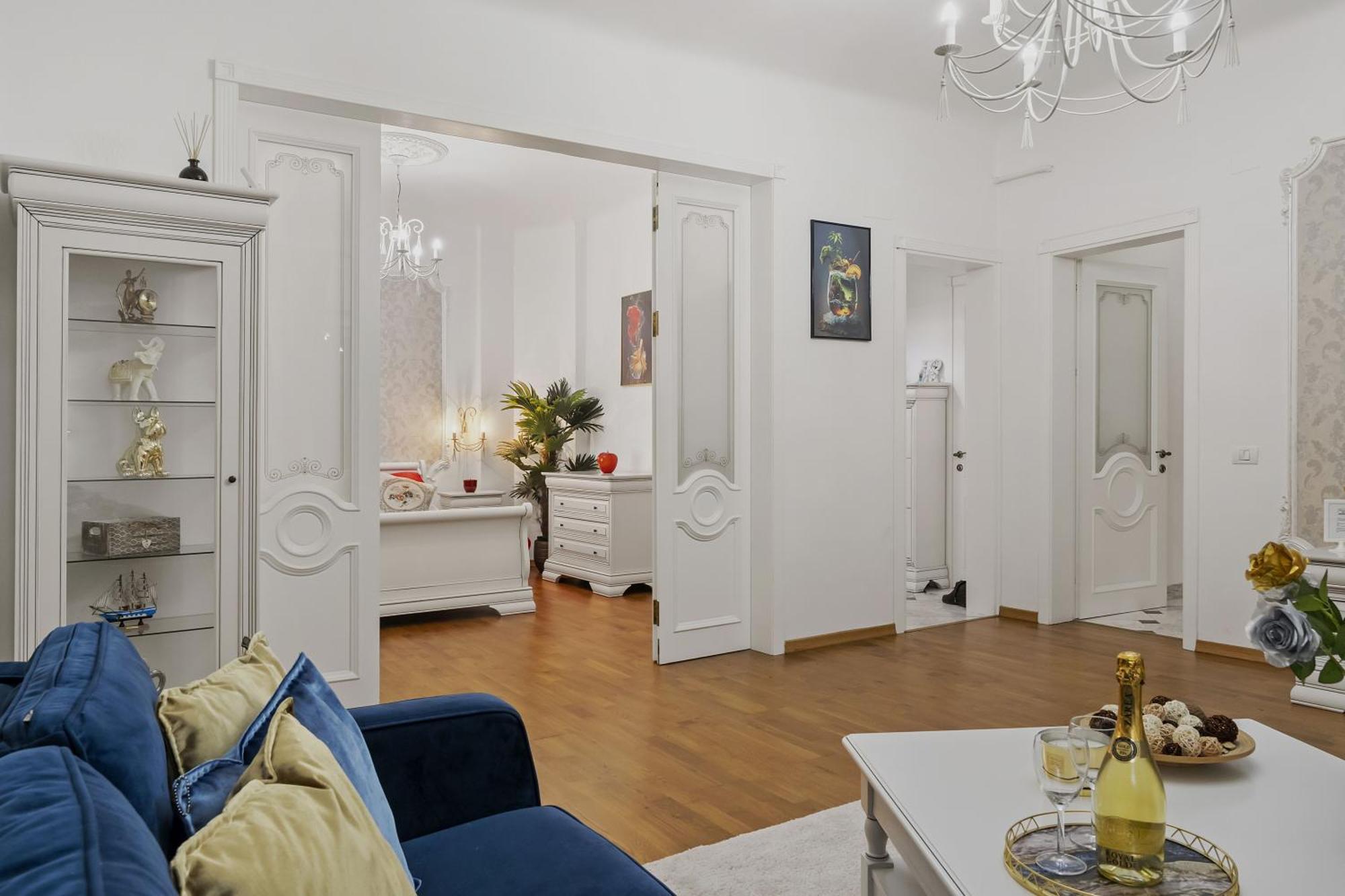 Sweet Luxury Three Rooms Apartment City Center Universitate Bukarest Kültér fotó
