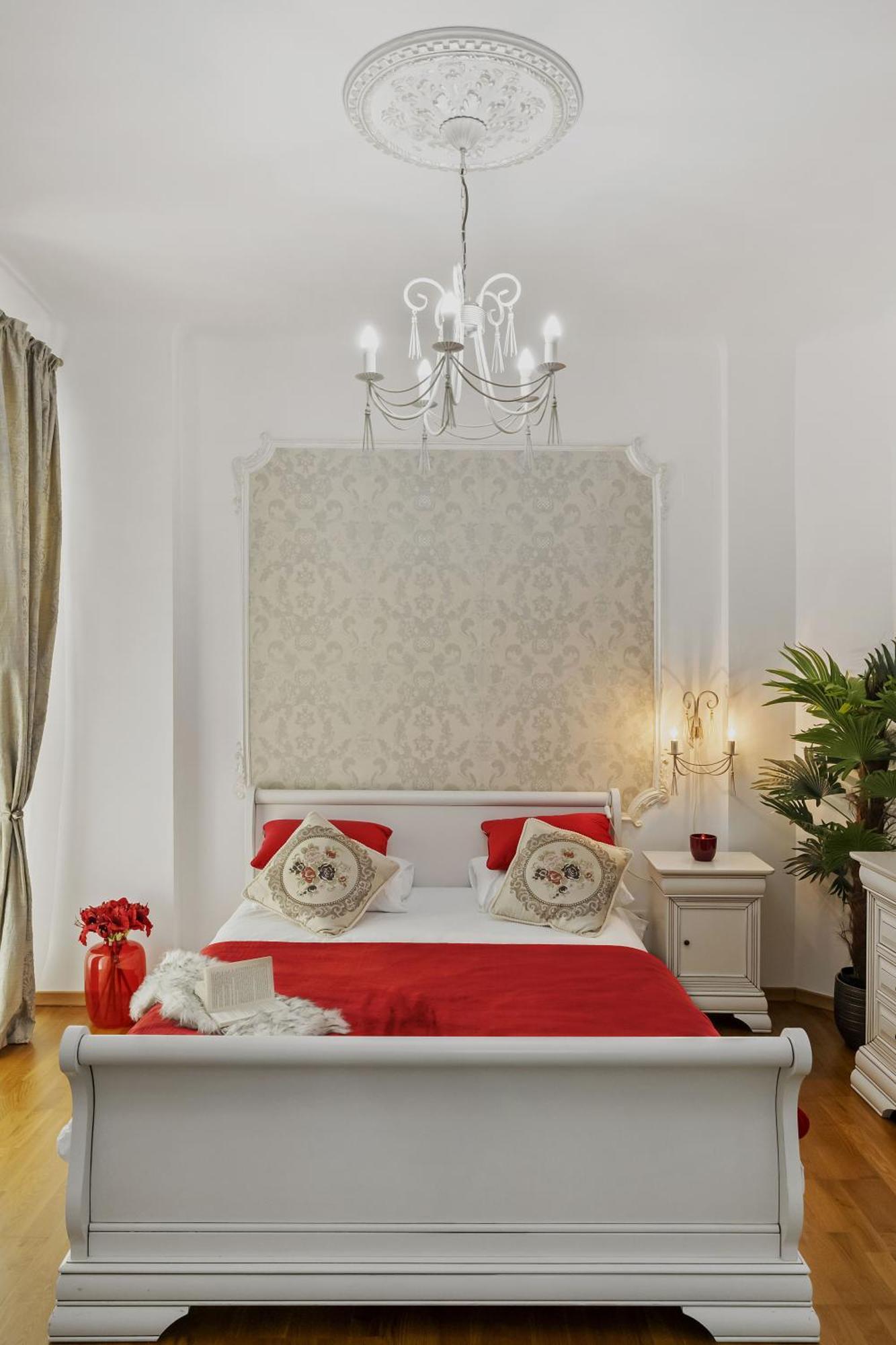 Sweet Luxury Three Rooms Apartment City Center Universitate Bukarest Kültér fotó