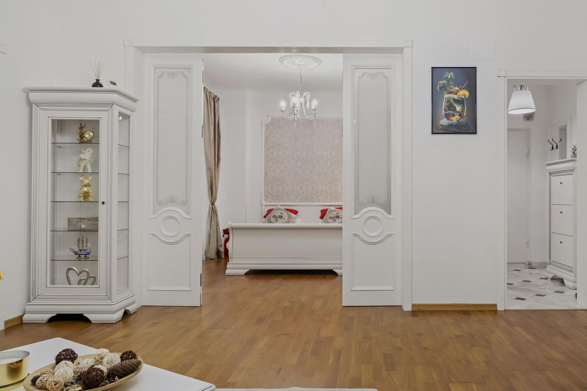 Sweet Luxury Three Rooms Apartment City Center Universitate Bukarest Kültér fotó